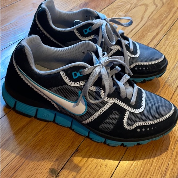 Sneakers - Picture 2 of 4